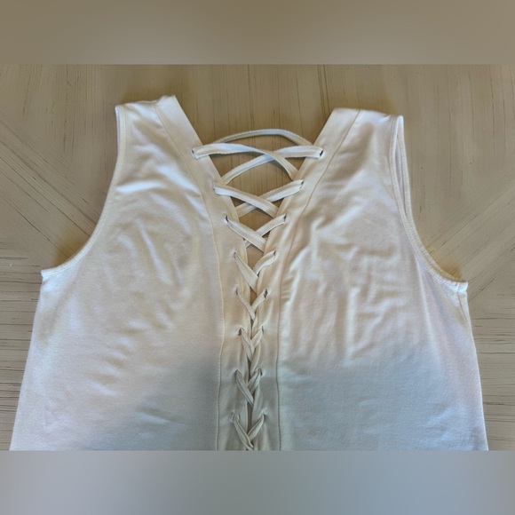 Cable & Gauge - Laced-Up Back V- Neck Tank- Ivory Size M - Picture 14 of 14